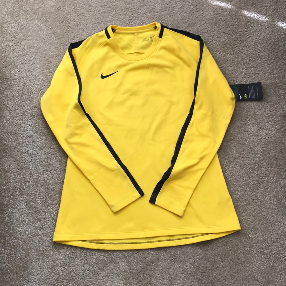 NWT Women’s Nike yellow Women’s M Goalie Shirt